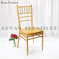 Zlatna Chiavari stolica s bijelim jastukom boje slonovače